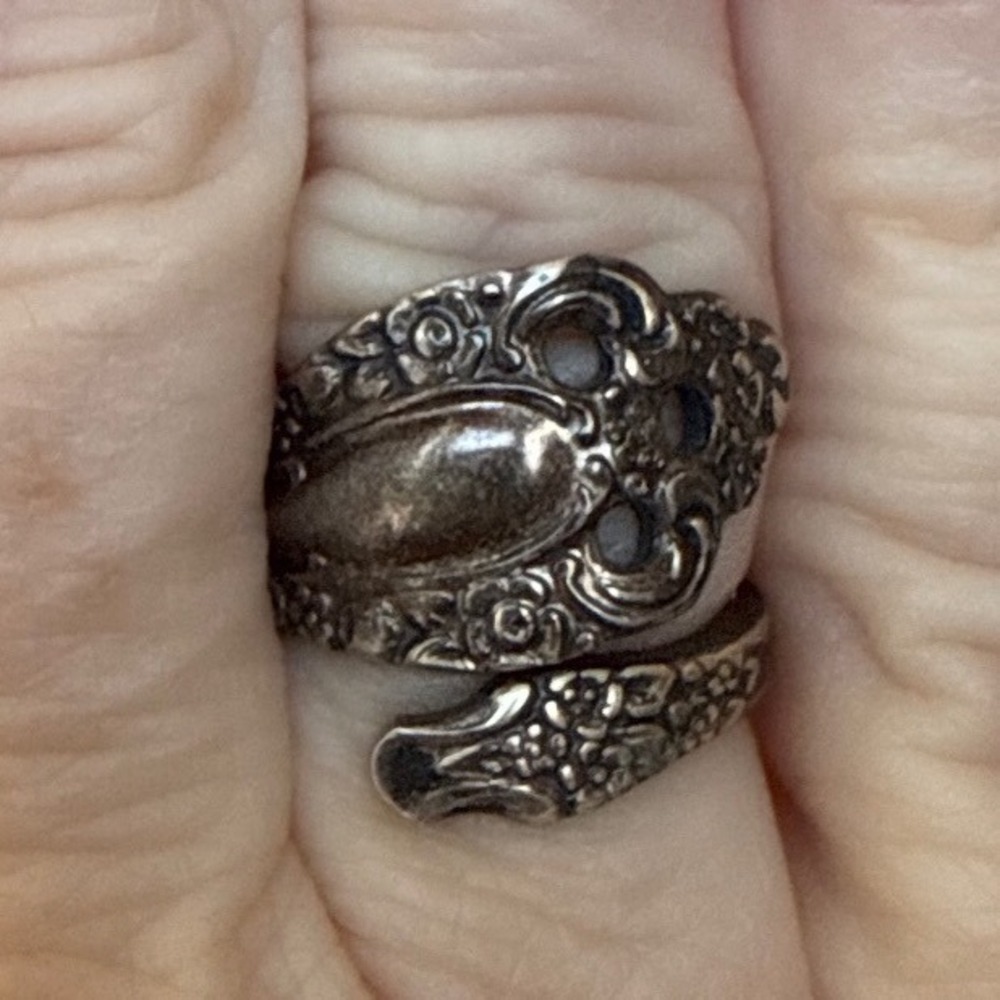 Vintage 1881 Rogers Onedia Silver Plate Spoon Ring Floral Scroll 4.5 Cottage‎ - Picture 9 of 10